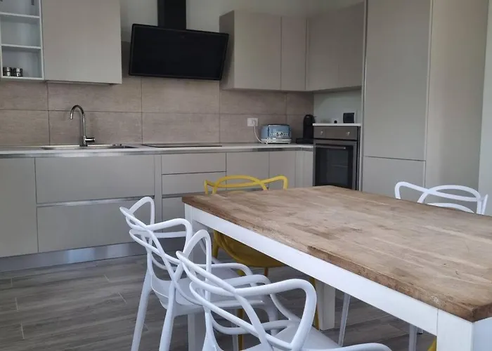 Con Giardino Βίλα