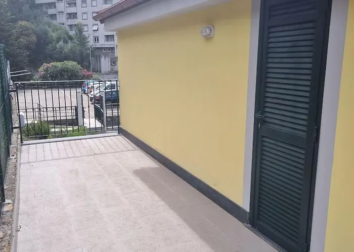 Con Giardino Βίλα