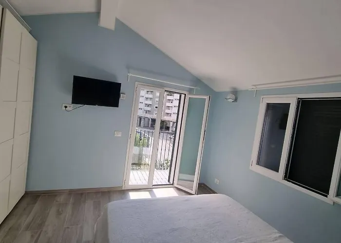 Con Giardino Βίλα *