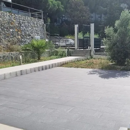Con Giardino Villa *